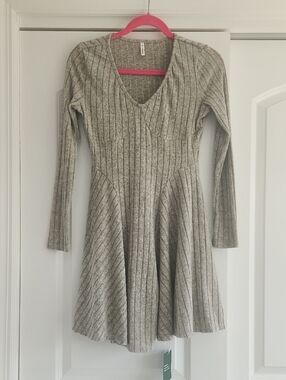 HALARA Ribbed V-Neck Long Sleeve Mini Dress in Warm Grey Floral Velvet